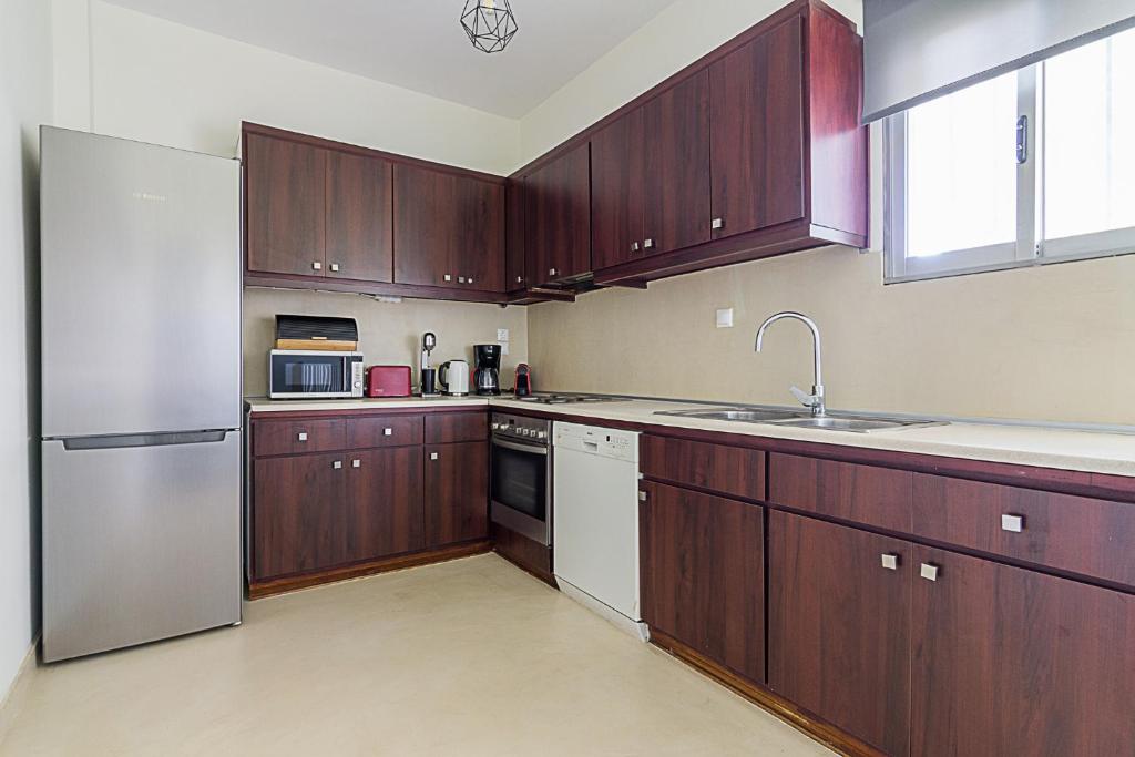 Kuchyň nebo kuchyňský kout v ubytování Two Bedroom Apartment in Chalandri with Balcony