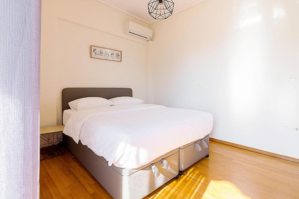 Postel nebo postele na pokoji v ubytování Two Bedroom Apartment in Chalandri with Balcony