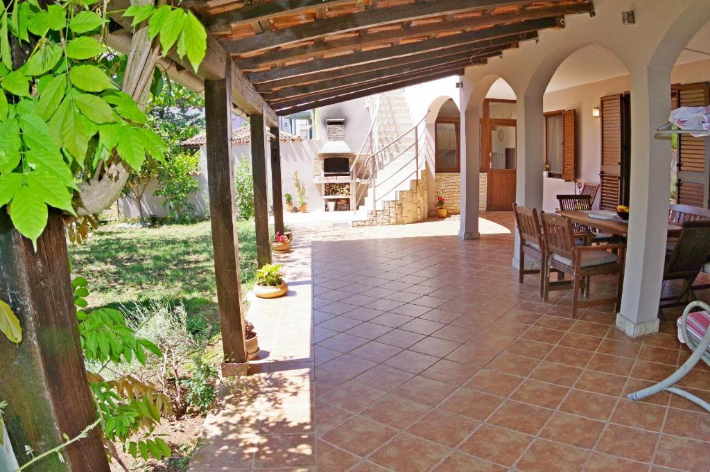Patio alebo iná vonkajšia časť ubytovania Apartment Luciana
