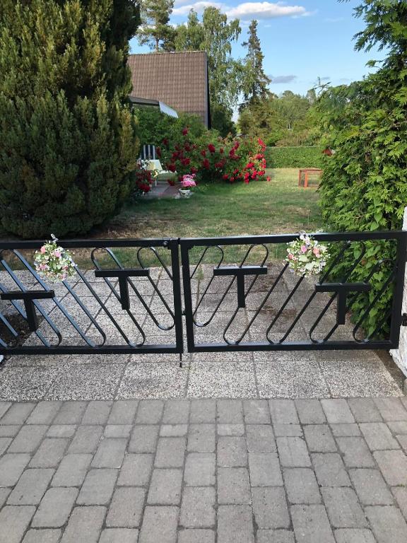 Zahrada ubytování Anitas B&B Stockholm/Vällingby
