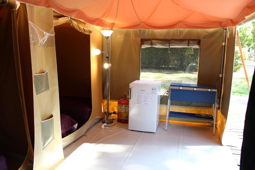 Camping de Matour - ONLYCAMP - Tienda De Lona Sin Instalaciones Sanitarias.