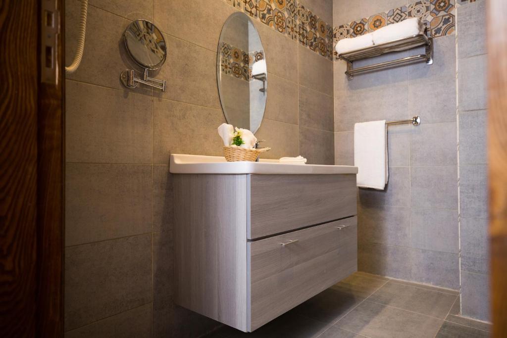 a bathroom with a sink and a mirror at Holy Family Hotel in Jabal aţ Ţayr