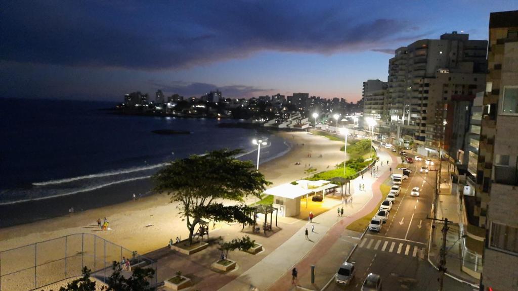  Apartamento FRENTE PARA 0 MAR - PÉ NA AREIA - 3 SUITES - AR CONDICIONADO 2 VAGAS - FINAMENTE DECORADO - PRAIA DO MORRO-INTERNET 30 Mega -WI-FI -TV COM CANAIS CONVENCIONAIS - NETFLIX -CANAIS DE FILMES E ESPORTES VIA INTERNET -KODI