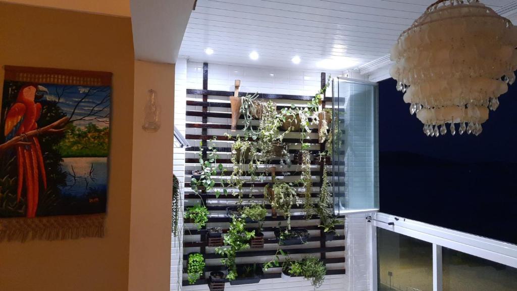  Apartamento FRENTE PARA 0 MAR - PÉ NA AREIA - 3 SUITES - AR CONDICIONADO 2 VAGAS - FINAMENTE DECORADO - PRAIA DO MORRO-INTERNET 30 Mega -WI-FI -TV COM CANAIS CONVENCIONAIS - NETFLIX -CANAIS DE FILMES E ESPORTES VIA INTERNET -KODI