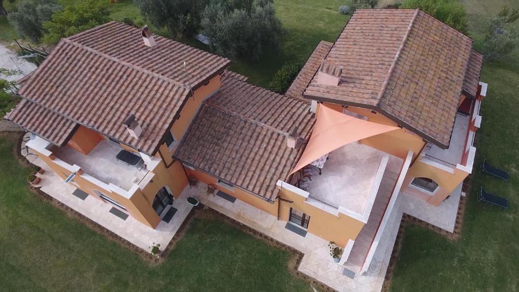 Budova, v ktorej sa dom na vidieku nachádza