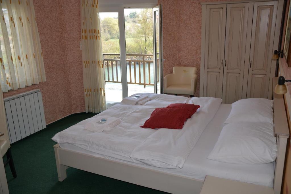 Motel Most - Tweepersoonskamer Met 1 Of 2 Bedden En Balkon