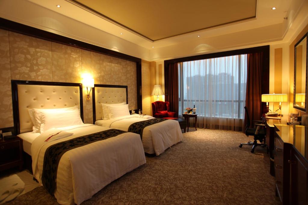 Postel nebo postele na pokoji v ubytování Wyndham Grand Plaza Royale Palace Chengdu