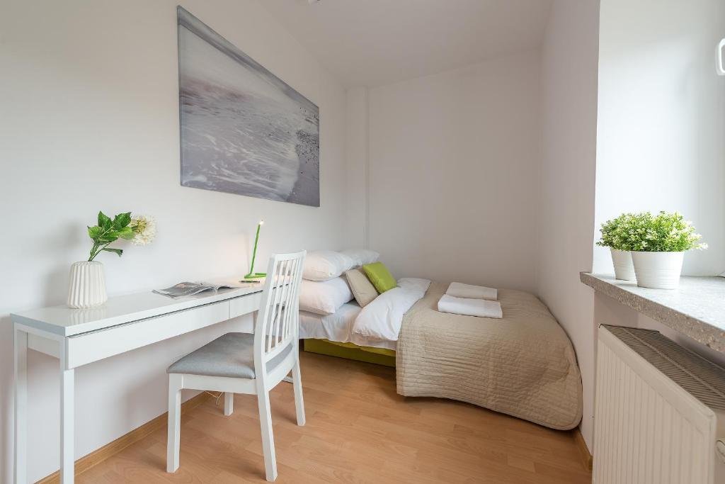Posteľ alebo postele v izbe v ubytovaní Szczesliwice Ochota P&O Serviced Apartments