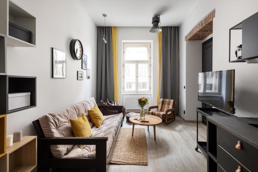 Posezení v ubytování Designer Apartments in New Town by Prague Days