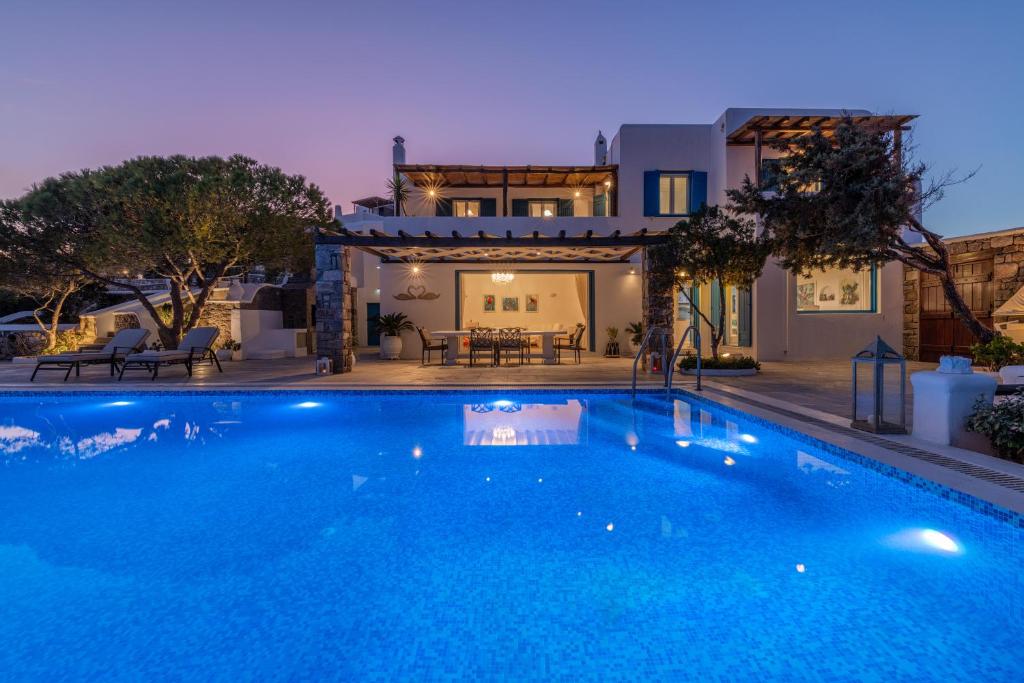 Bazén v ubytování Archon Mykonos Luxury Villa nebo v jeho okolí