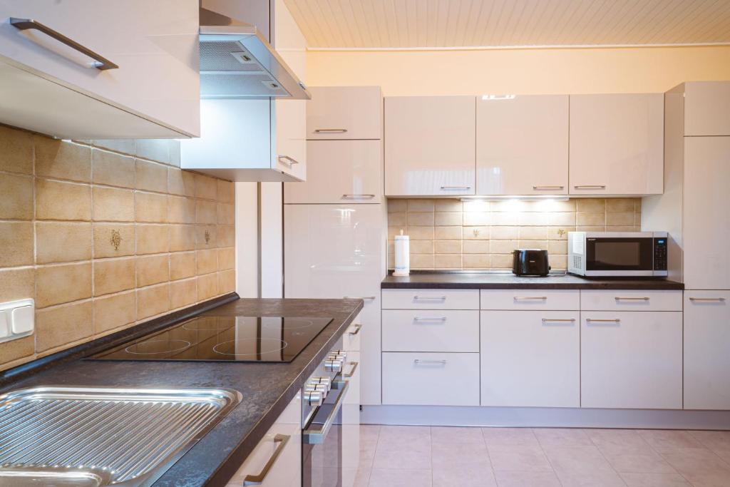 Kuchyň nebo kuchyňský kout v ubytování Ferienhaus Martens