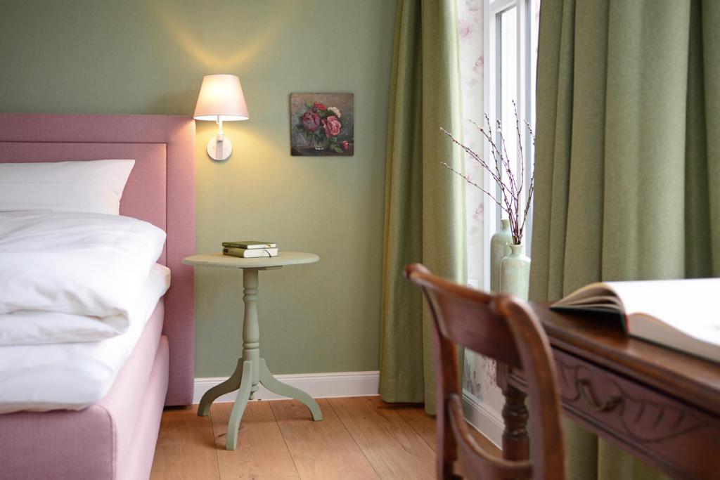 Hotel No. 11 - Deluxe Double Room With A/C