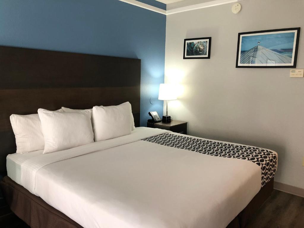 La Quinta by Wyndham PCB Coastal Palms - Sala De Rey Ejecutivo