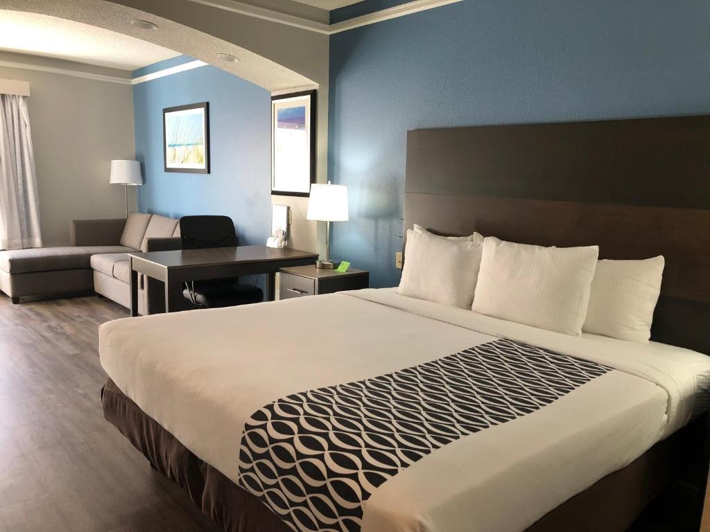 La Quinta by Wyndham PCB Coastal Palms - 