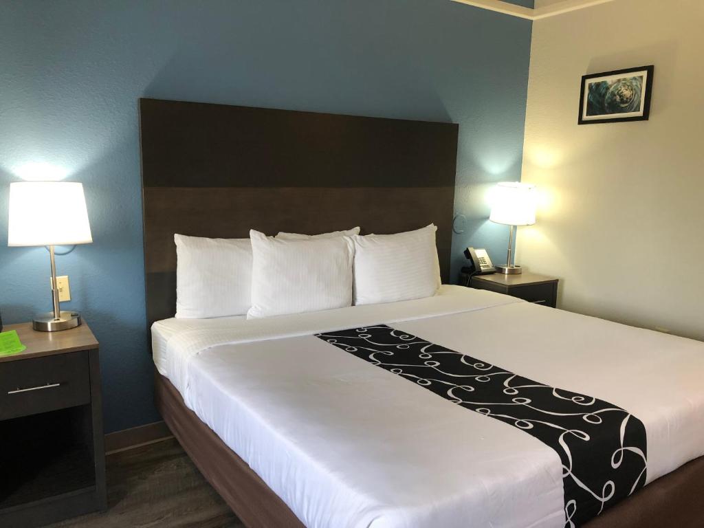 La Quinta by Wyndham PCB Coastal Palms - King Room - No Fumadores