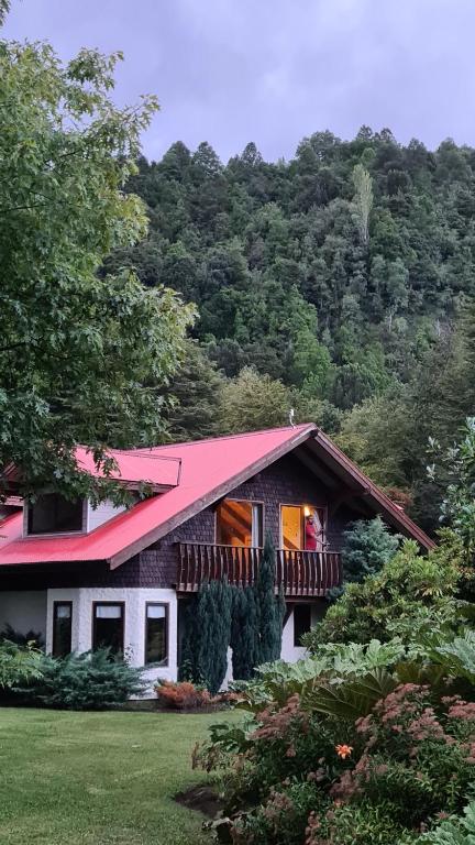 Gallery image of Hotel Salto del Carileufu in Pucón