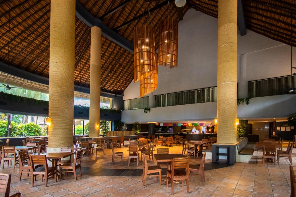 Restaurace v ubytování Reef Yucatán All Inclusive & Convention Center