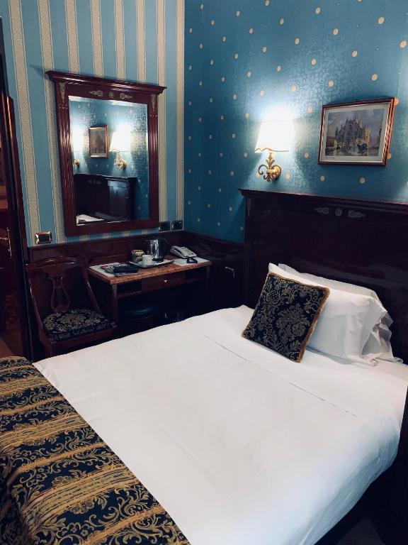 Postel nebo postele na pokoji v ubytování Hotel Vittoria