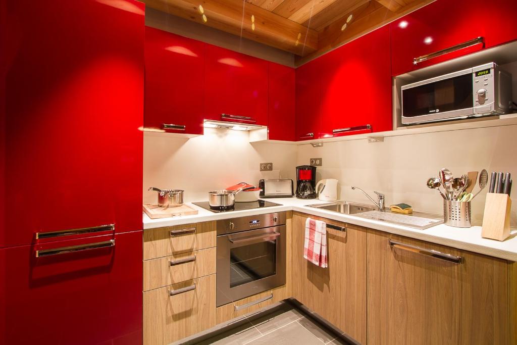 Kuchyň nebo kuchyňský kout v ubytování Chalet l'ALPAGA 2