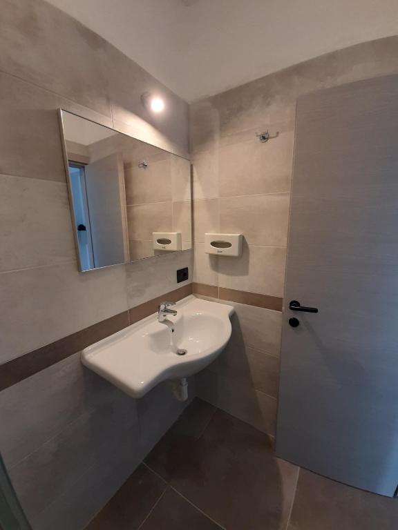Koupelna v ubytování Hotel Caravelle