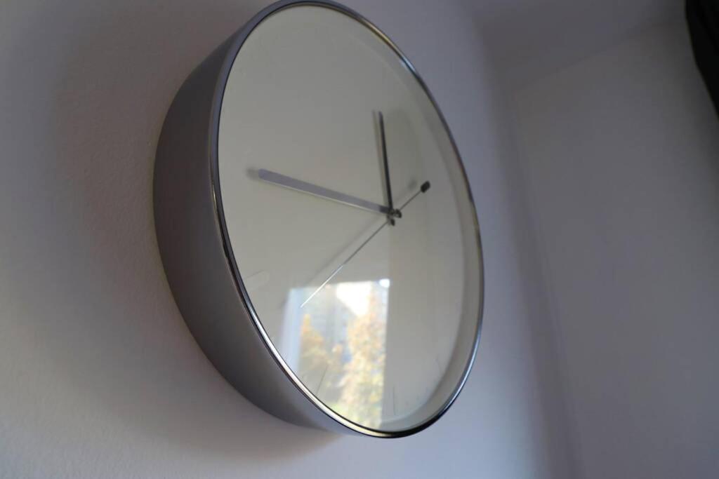 Room Emma,between bus and train station,Netflix,speed Wi-Fi - 10