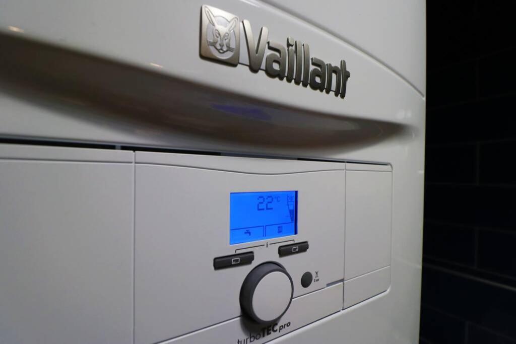 Room Emma,between bus and train station,Netflix,speed Wi-Fi - 19