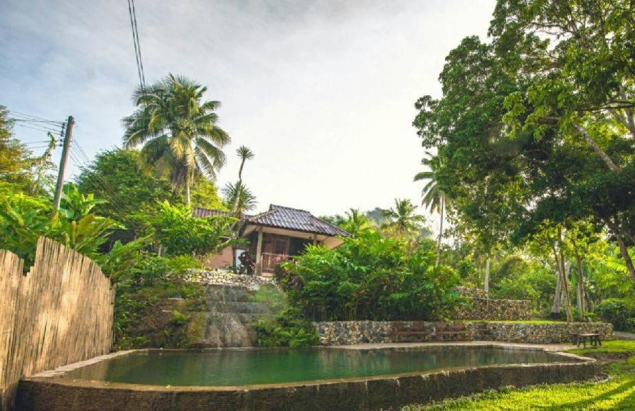 Zahrada ubytování NonKan HomeStay นอนกาญจน์ โฮมสเตย์
