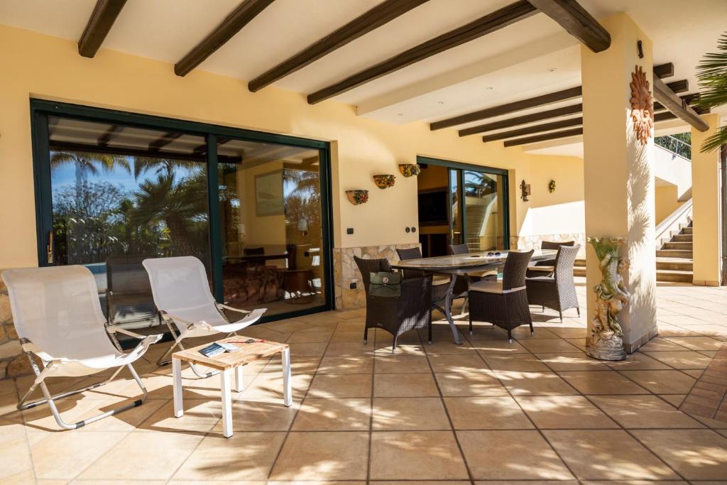 A seating area at Villa Agave