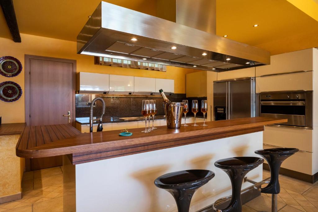 A kitchen or kitchenette at Villa Agave