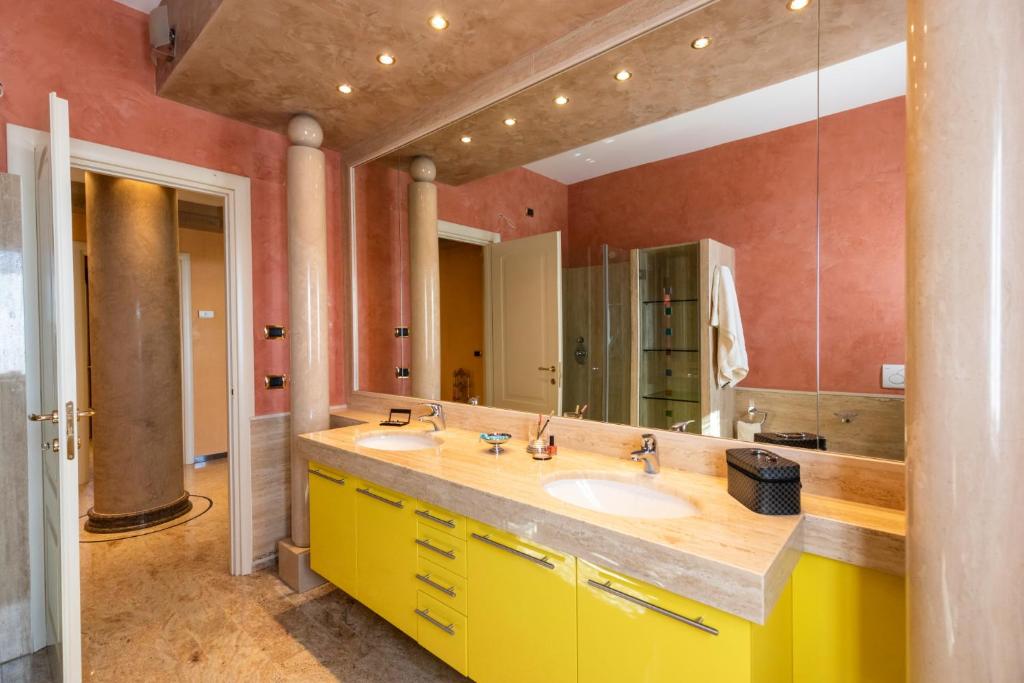 A bathroom at Villa Agave