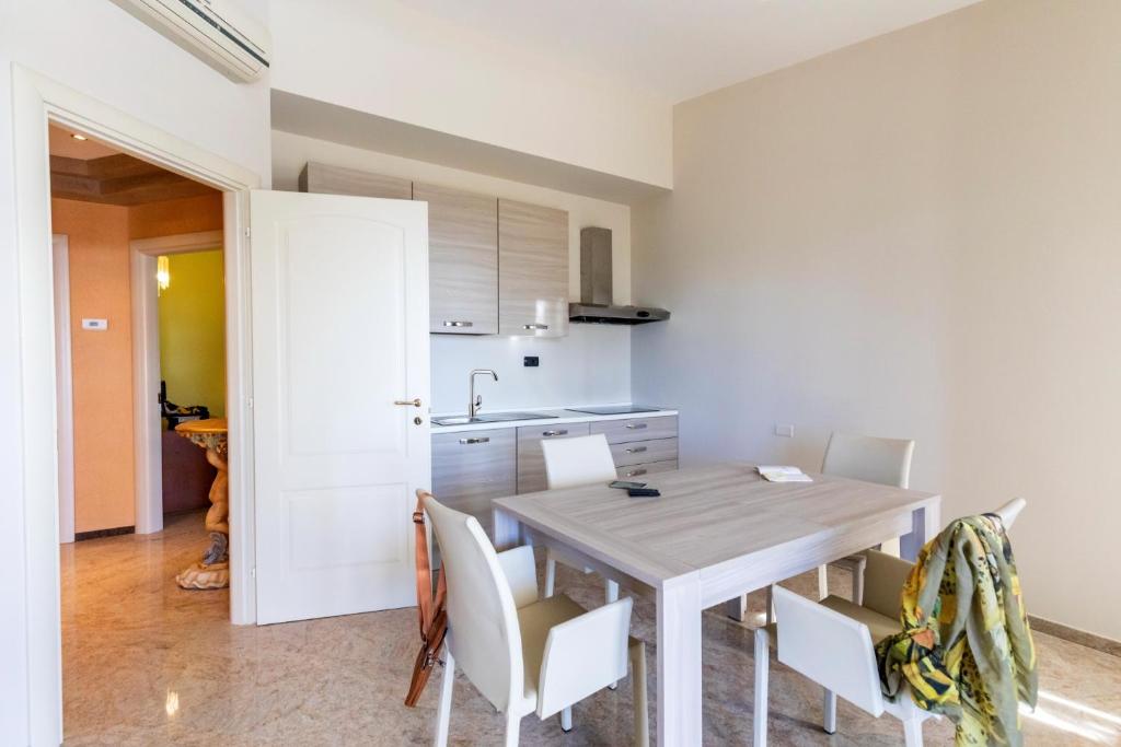 A kitchen or kitchenette at Villa Agave