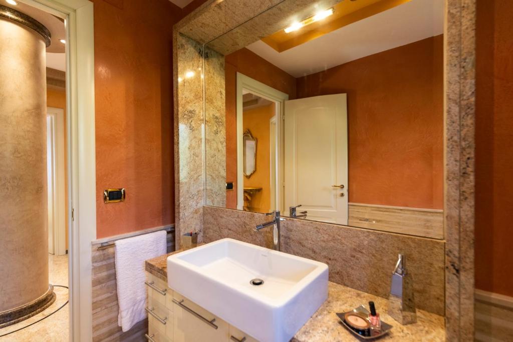 A bathroom at Villa Agave