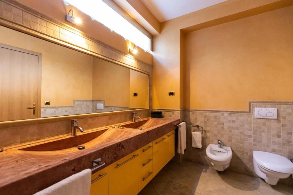 A bathroom at Villa Agave