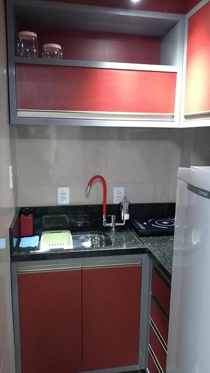  Ap 01 Dormitório - Balneário Camboriú - 04 pessoas - Ar-condicionado - Garagem privativa no prédio - A uma quadra da Roda Gigante BIG WHEEL Pé na areia - Wi-Fi free 100 Mega - Telecines - HBO - Top 10