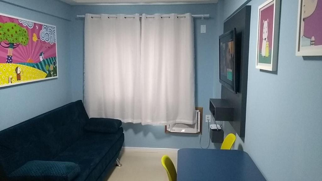  Ap 01 Dormitório - Balneário Camboriú - 04 pessoas - Ar-condicionado - Garagem privativa no prédio - A uma quadra da Roda Gigante BIG WHEEL Pé na areia - Wi-Fi free 100 Mega - Telecines - HBO - Top 10