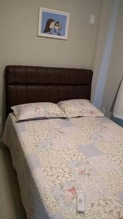  Ap 01 Dormitório - Balneário Camboriú - 04 pessoas - Ar-condicionado - Garagem privativa no prédio - A uma quadra da Roda Gigante BIG WHEEL Pé na areia - Wi-Fi free 100 Mega - Telecines - HBO - Top 10