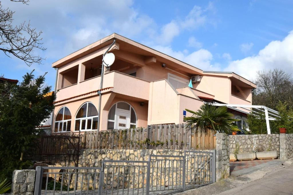 Budova, v ktorej sa apartmán nachádza