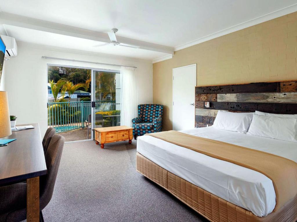 Blueys Motel - Kamer 04 Boomerang - Executive King Bed + Patio