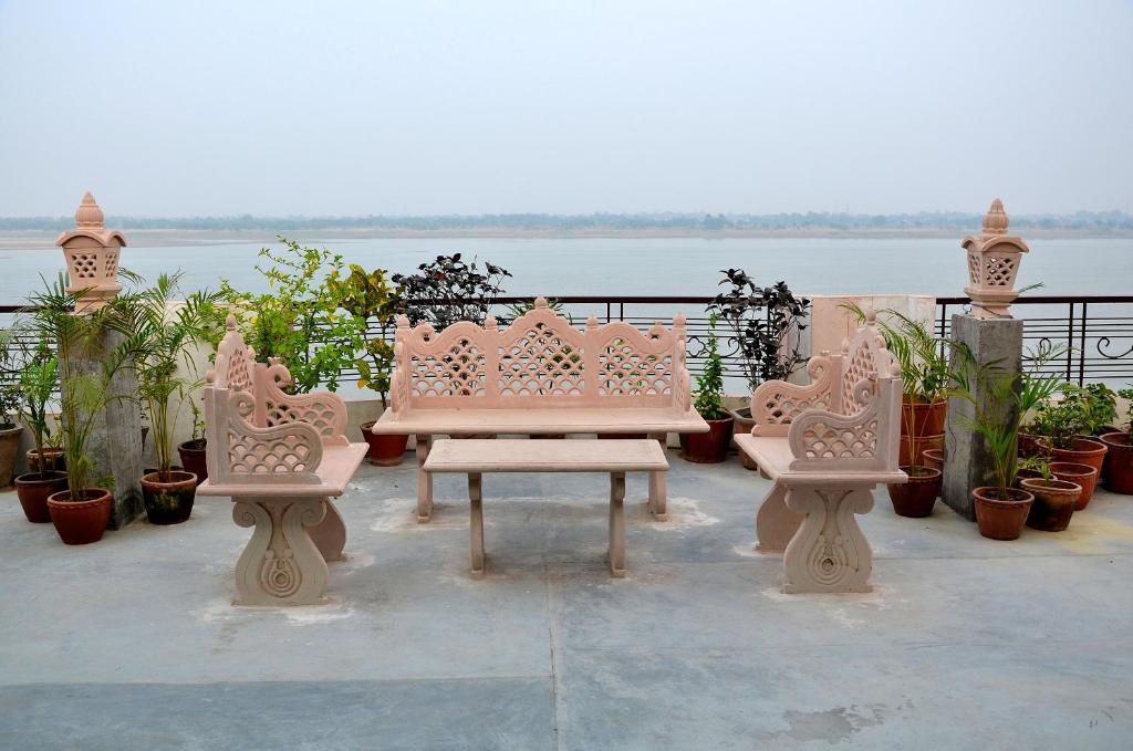 a group of pink benches sitting on top of a patio at Ganga Monastery in Varanasi