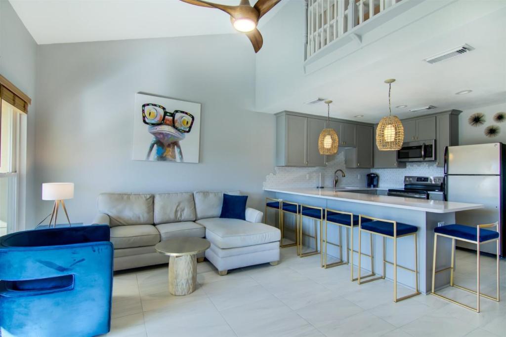 a living room with a couch and a kitchen at 7F Nama-Stay in Destin