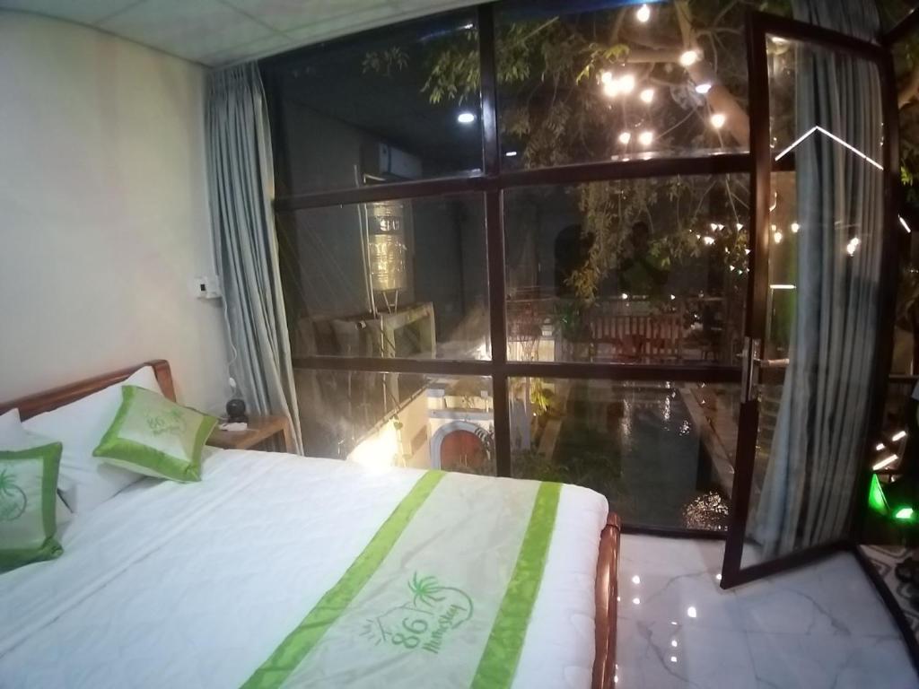 86 Homestay Phan Thiết - Habitación Doble Con Vista A La Piscina