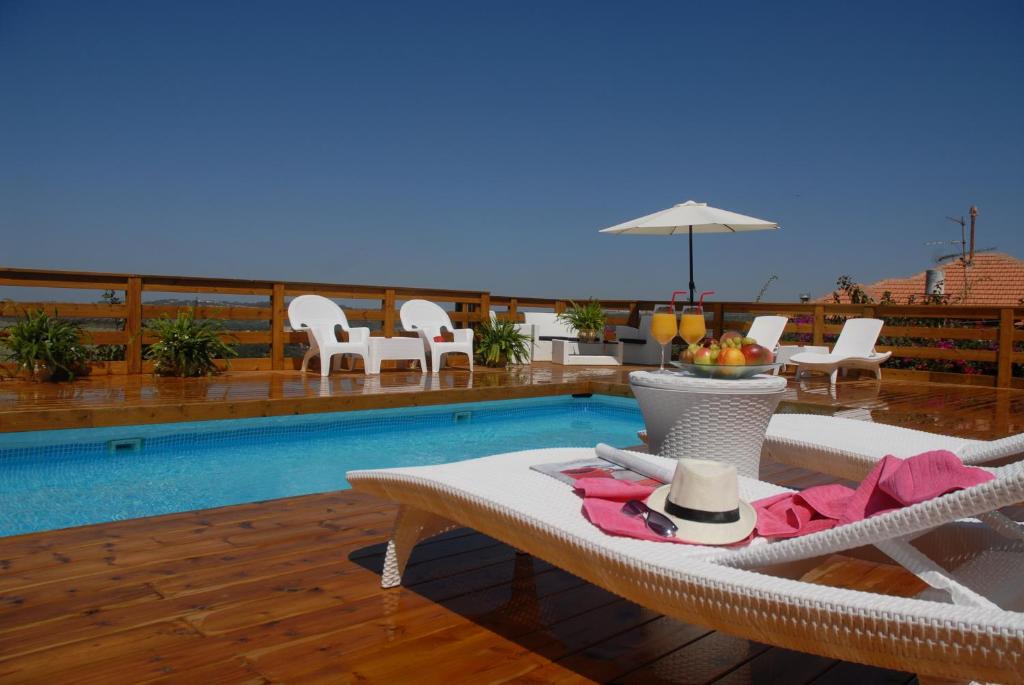 Πισίνα στο ή κοντά στο Spa Suites Bemorad Hahar