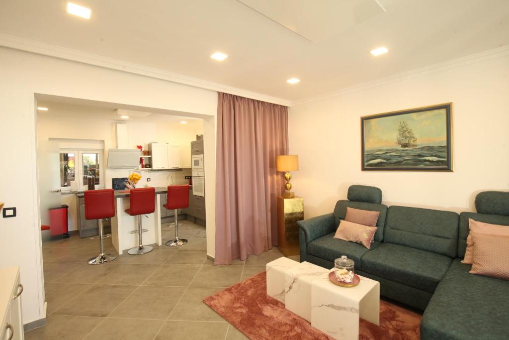 Luxurious seaview apartment