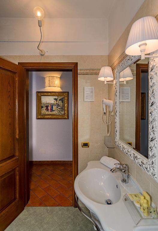 a bathroom with a sink and a mirror at Rinascimento Bed & Breakfast in Pisa