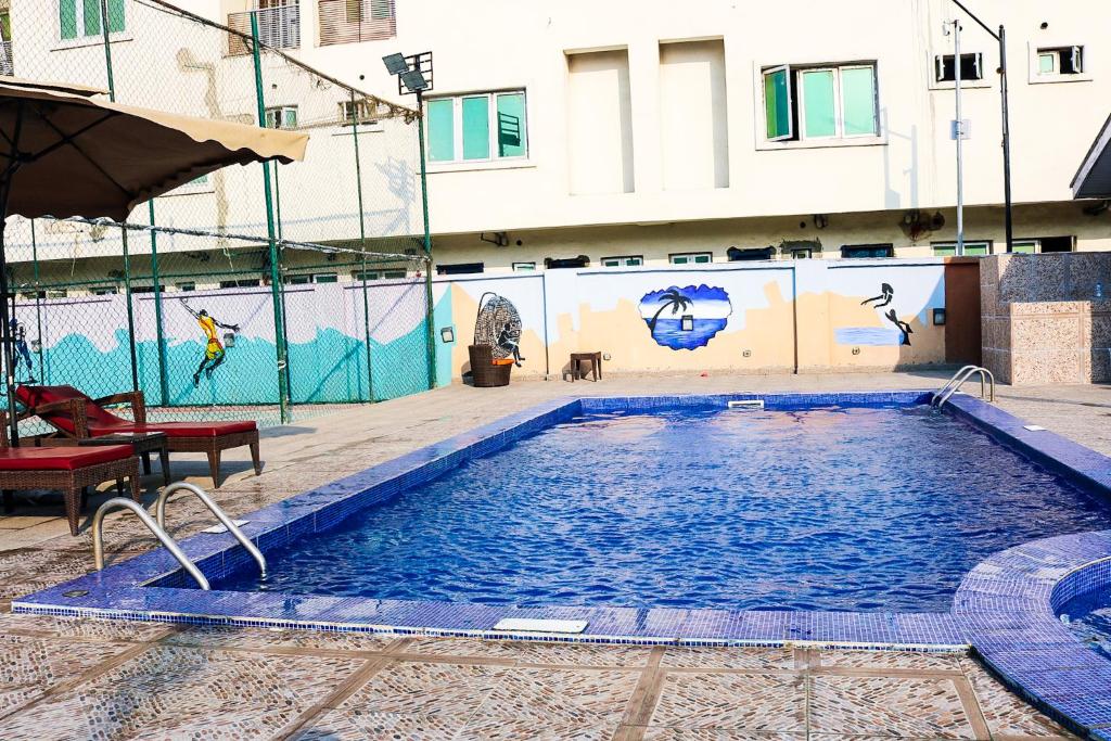 Bazén v ubytování BOL LODGE AND APARTMENT nebo v jeho okolí