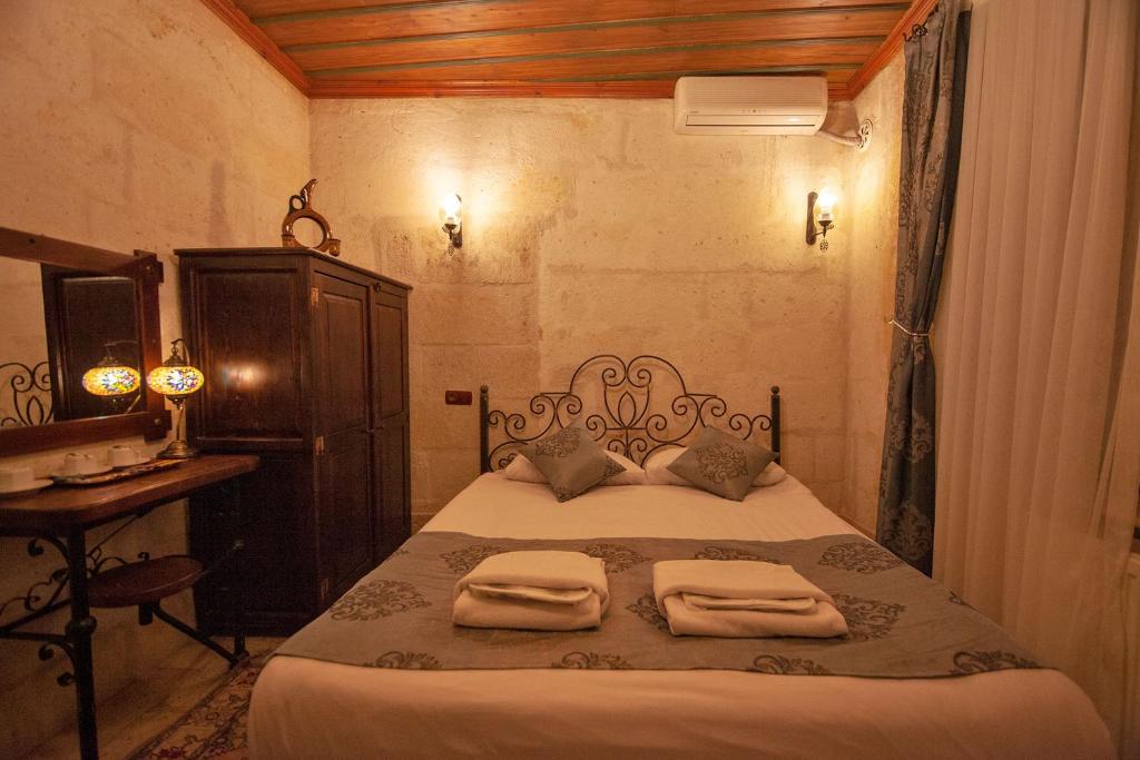 Center Cave House - 9