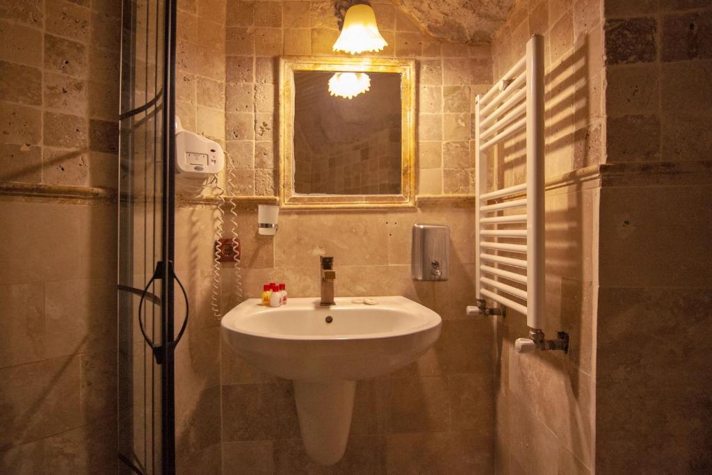 Center Cave House - 16