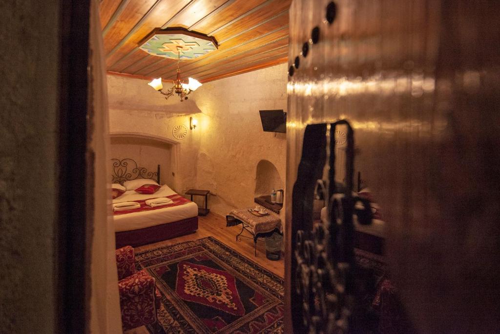 Center Cave House - 1