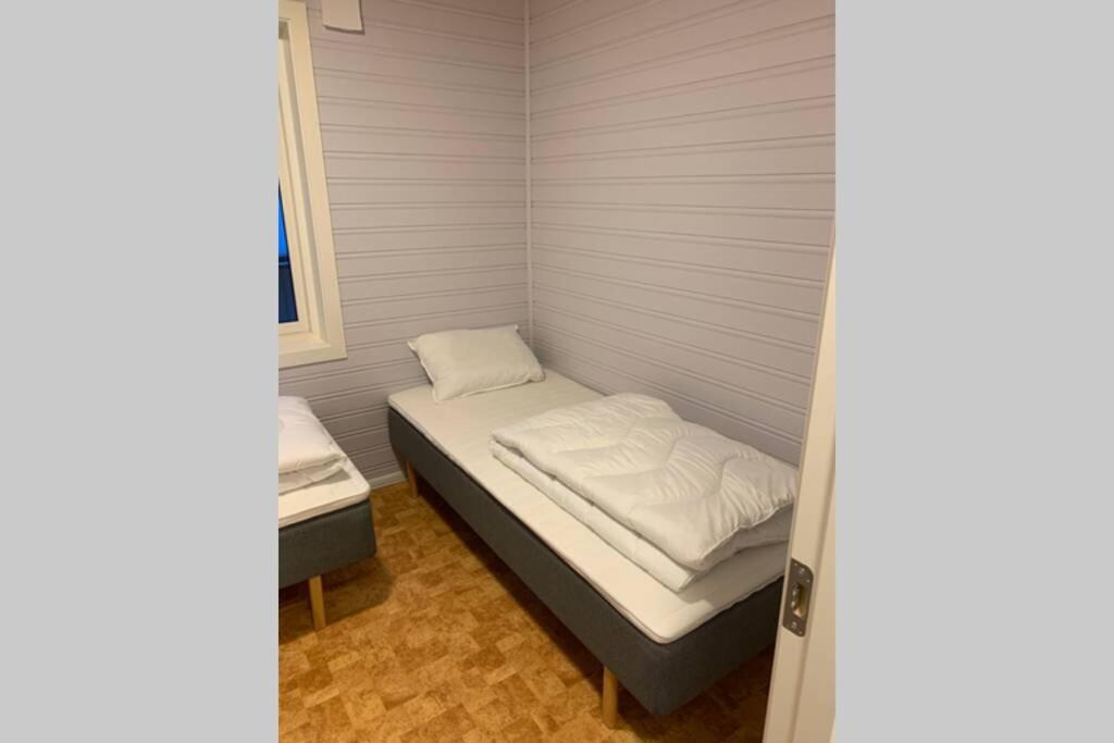 Postel nebo postele na pokoji v ubytování Rom til leie