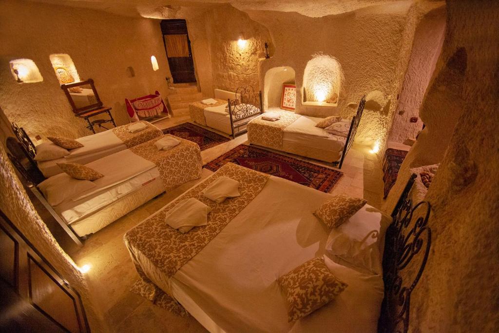 Cappadocia Cave Rooms - Family Suite (6 Adults)